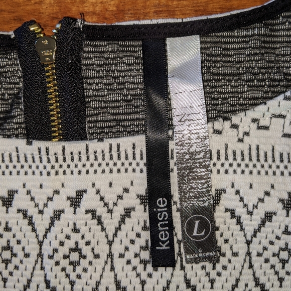Kensie Ivory & Black Textured Tribal Crop Top, L NWT - Picture 5 of 7